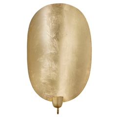 Stor, oval vægstage i elegant guldlook. Den blanke overflade reflekterer lyset og skaber hygge.