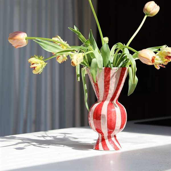 Stor stribet vase i røde nuancer - Rhombic, Fra Klevering