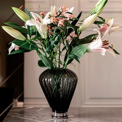 Evelyn er en helt vildt smuk, unik og dekorativ grålig vase til hjemmet - Her i str. small.
