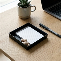 Lille bakke i sort metal