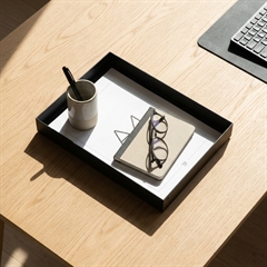 A4 bakke i sort metal