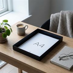 A4 bakke i sort metal fra BOXdeLUX