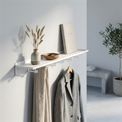 60 cm bred hylde med knager - hvid pulverlakeret