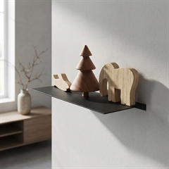 37,5 x 15 cm. sort metal hylde fra vores metalserie Como.