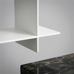 Stor Hvid Sættekasse i Metal | Como Display Hylde - Boxdelux