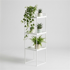 como reol i metal med tre hylder, hvid