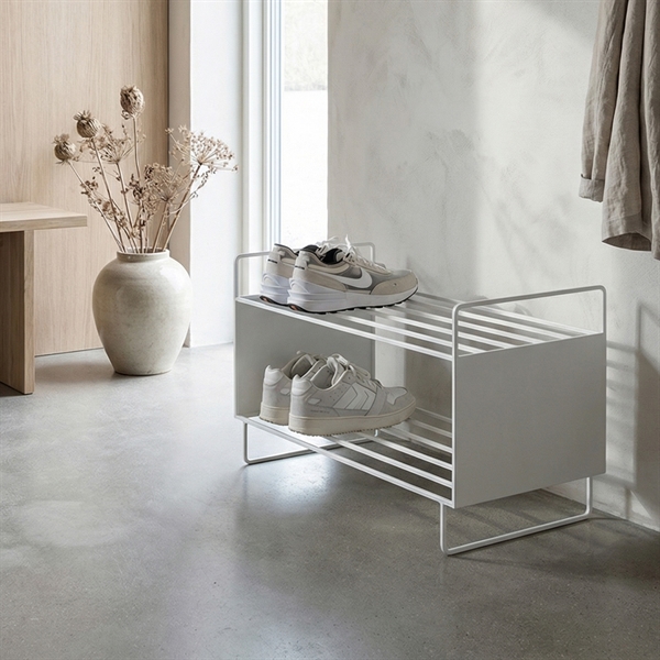 Skoreol til gulv i hvid metal