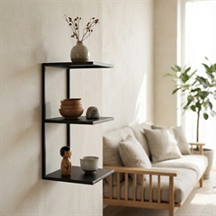 Tredobbelthylde fra Como Design - Sort metal