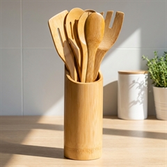Holder i bambus med køkkenredskaber