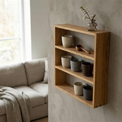 Elegant hylde i dansk design med fingersamlinger