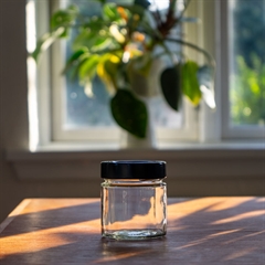 Muscadin glaskrukke med sort låg - 212 ml.