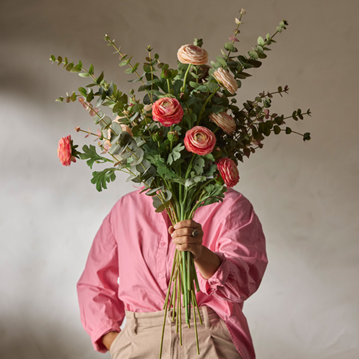 Kunstige Grene og Blomster på Stilk