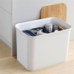 Hvid plastkasse til affaldssortering - Kan fungere som skammel med låget på