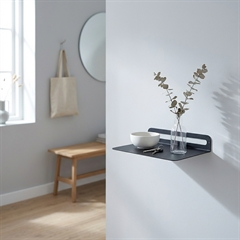 Lille sort hylde i metal