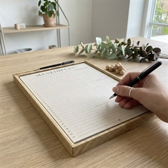 Siena holder i eg til A4-blok og pen