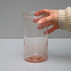 Vase i lyserødt glas med små bobler, fra Bungalow
