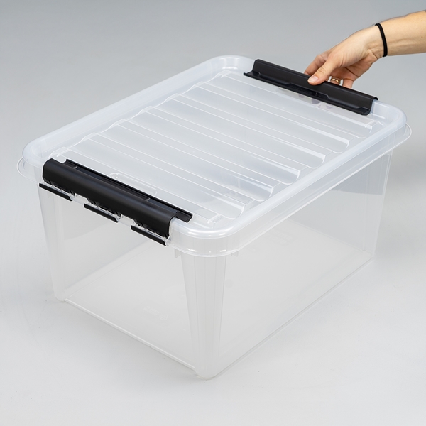 Robust plastikkasse med praktiske håndtag - perfekt til organisering i hjemmet