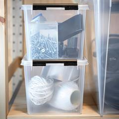 Lille Plastkasse med låg til opbevaring af kontorartikler
