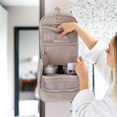 Taupe toilettaske med krop til ophæng