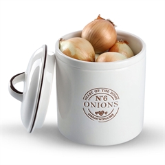 Hvid løgkrukke i keramik fra Zeller med teksten Onions på forsiden.