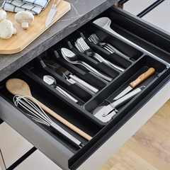 Zeller Bestikbakke i Sort Plast - Kan udvides