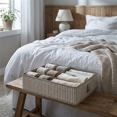 Kasse i stof med 12 rum til små stykker tøj som undertøj, strømper og slips. 